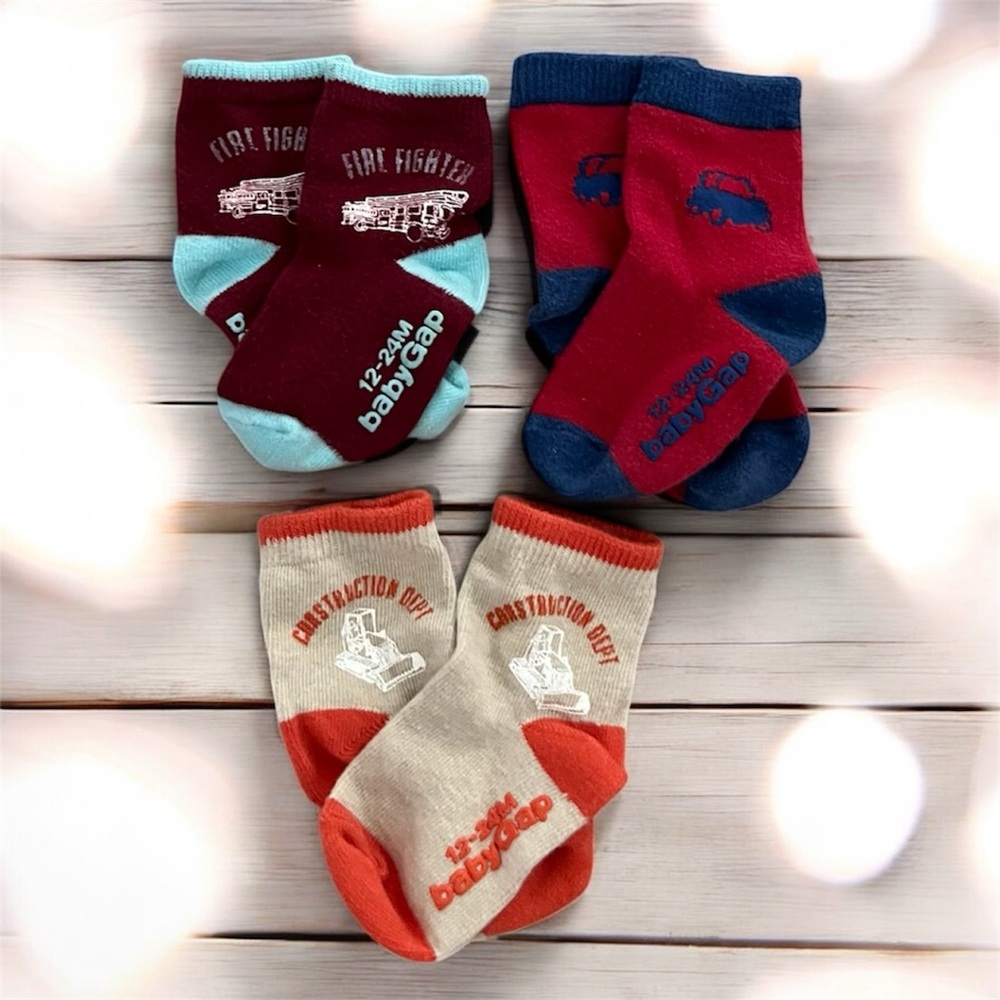 🧦GAP: Baby boy 12-24 months, assortment three pack of socks, preowned.